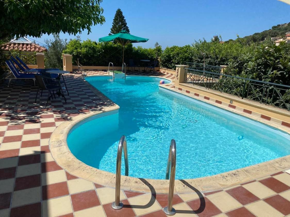 Villa Tzitzifies Kourouklata エクステリア 写真